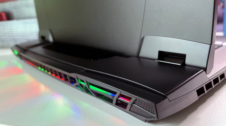 MSI Titan GT77 1 large
