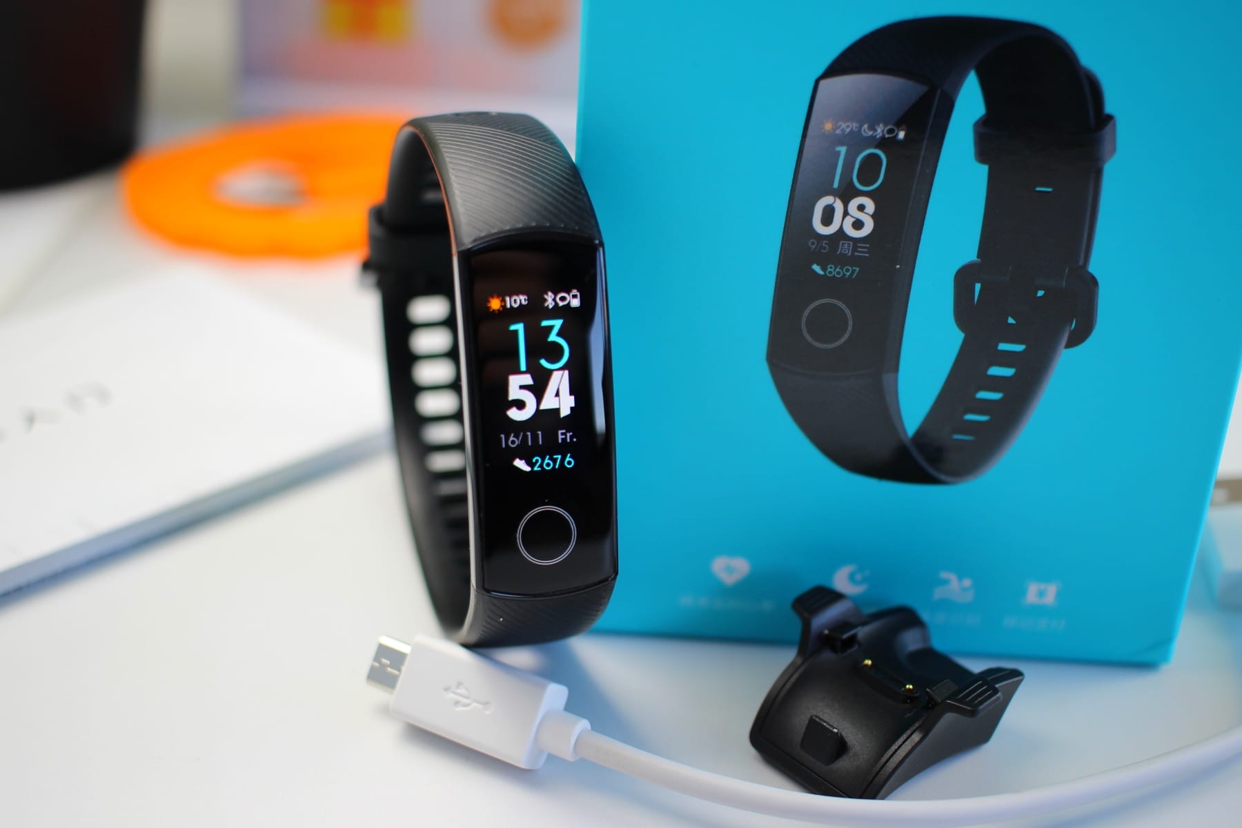 Xiaomi Mi Band 4: особенности и дата начала продаж