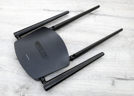 Обзор беспроводного маршрутизатора Totolink A800R и беспроводного усилителя сигнала Totolink EX1200M 