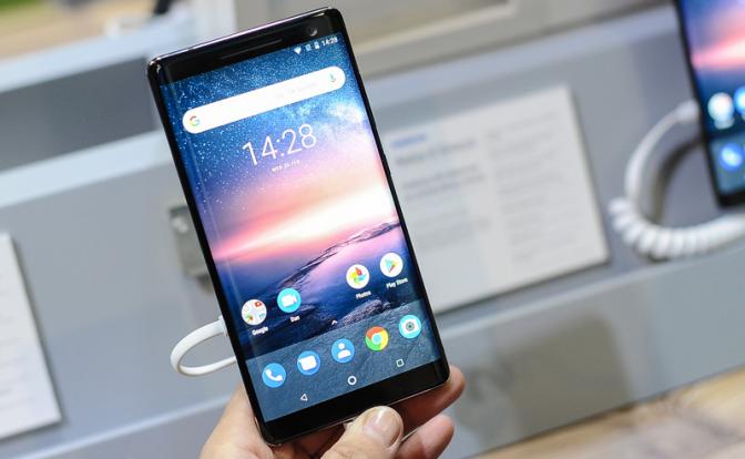 Названы девять лучших смартфонов стоимостью до 9 тысяч рублей