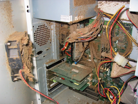 загрязненный системный блок компьютера